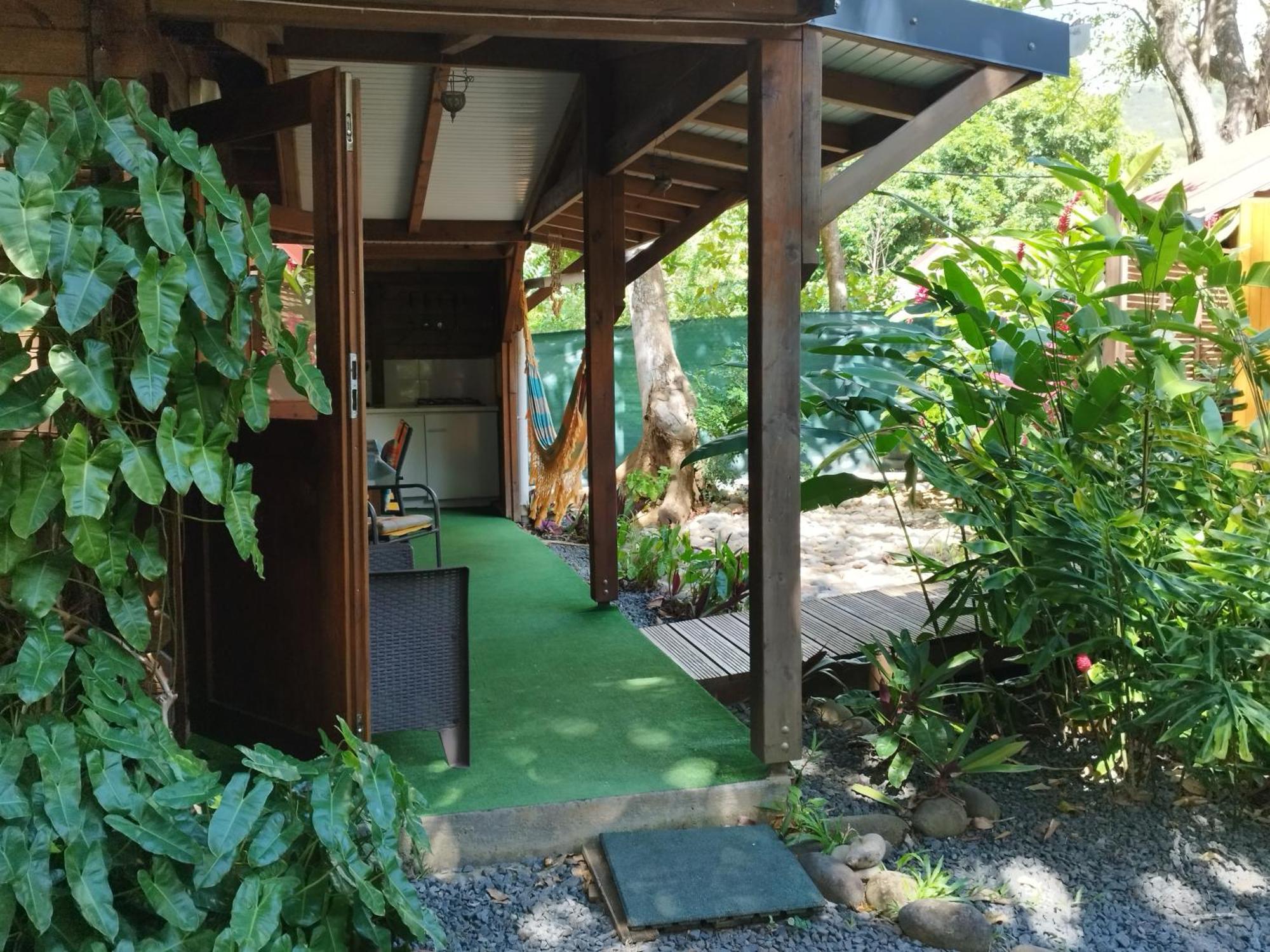 Insolite Arawakane Gites Du Manial Chalet Pointe-Noire Exterior foto