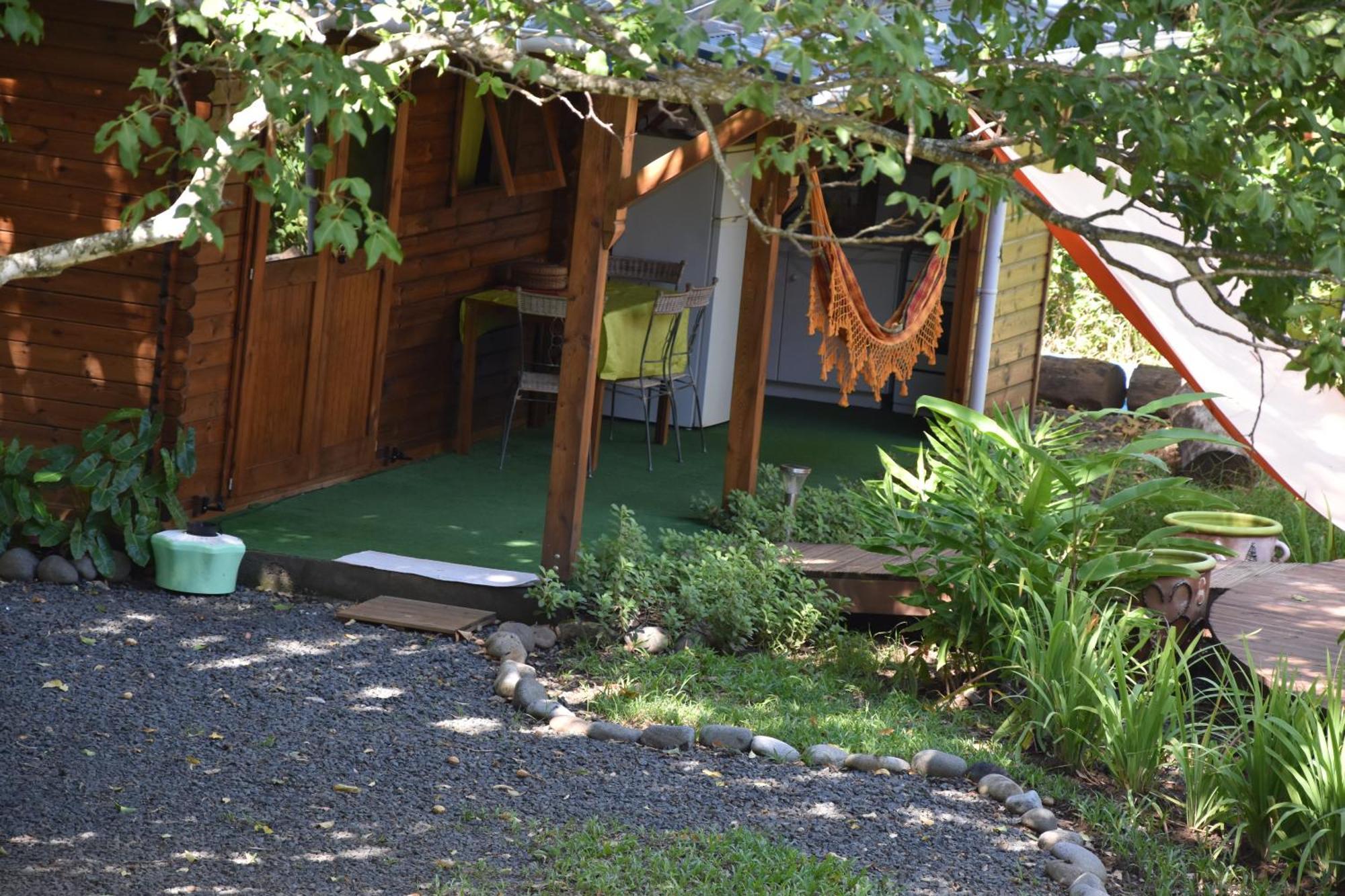 Insolite Arawakane Gites Du Manial Chalet Pointe-Noire Exterior foto