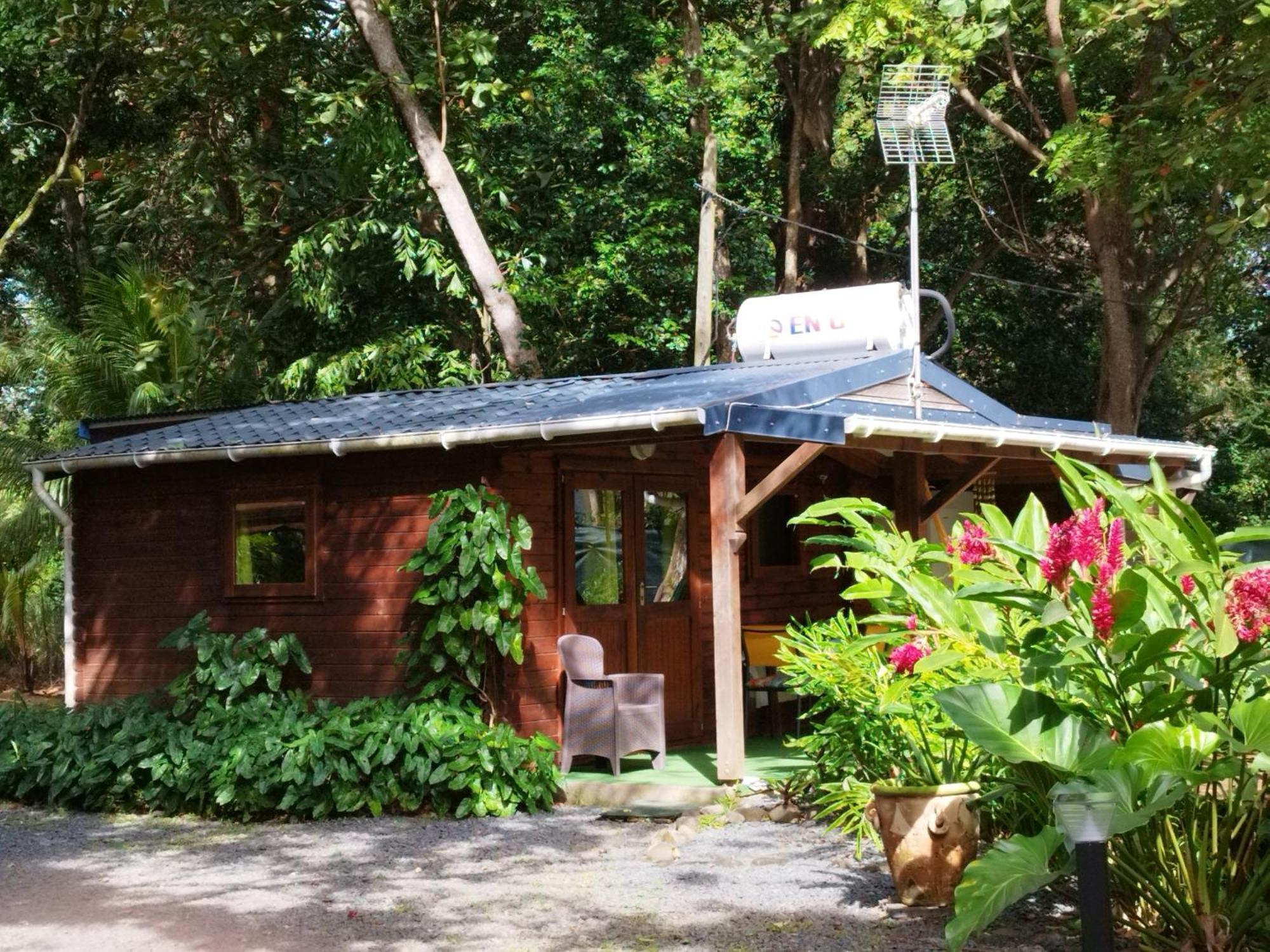 Insolite Arawakane Gites Du Manial Chalet Pointe-Noire Exterior foto